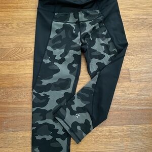 CK Performance Wick Capris - Camo, Size M